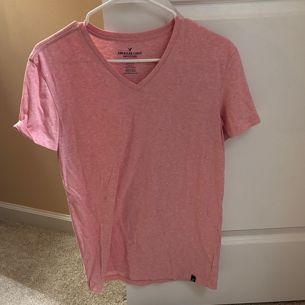 American Eagle Outfitters Men's Light Pink V-Neck Tee